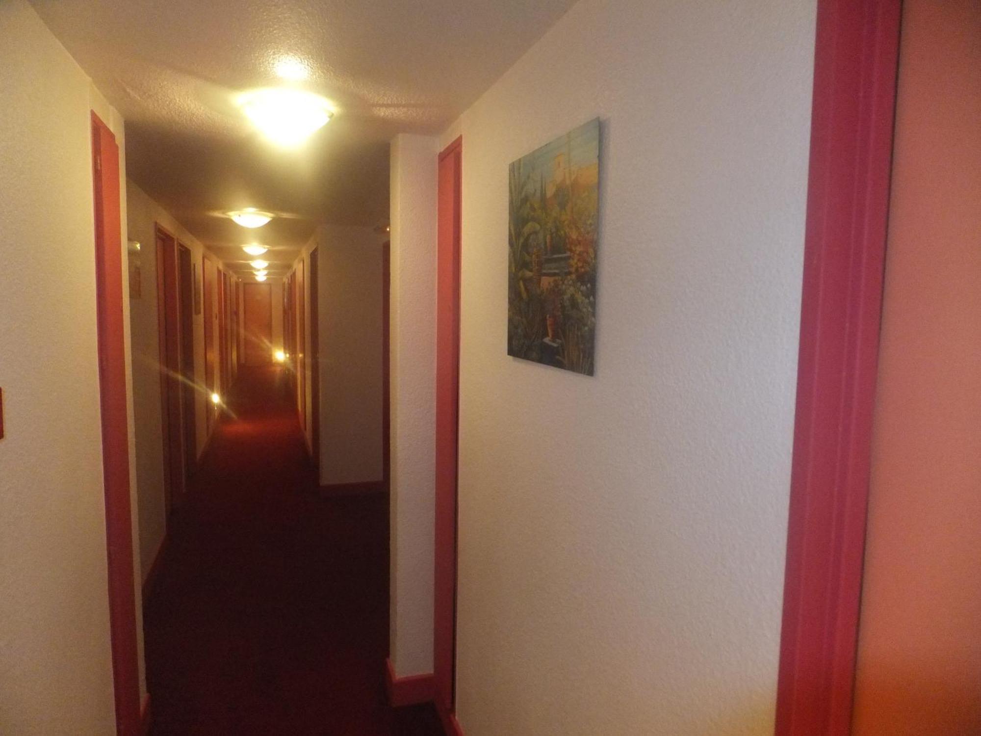Hotel Le Village Gif-sur-Yvette Exterior foto