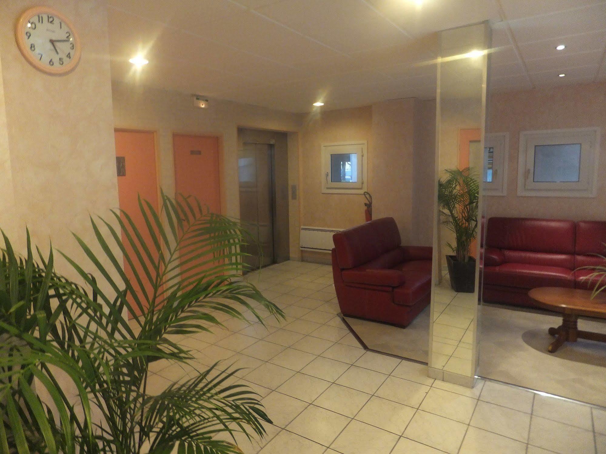 Hotel Le Village Gif-sur-Yvette Exterior foto