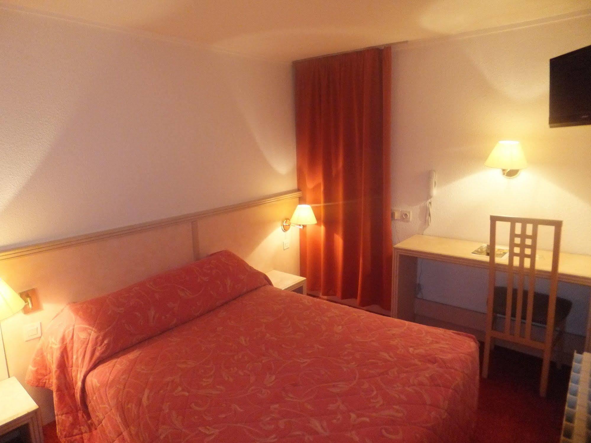Hotel Le Village Gif-sur-Yvette Exterior foto